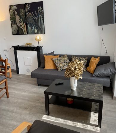 A côté de la Rivière