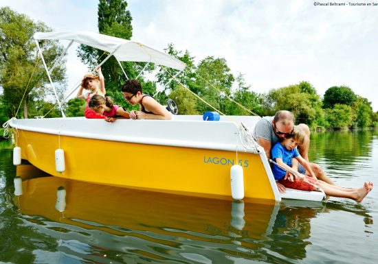 PERMIT-FREE BOATS AT LA SUZE-SUR-SARTHE