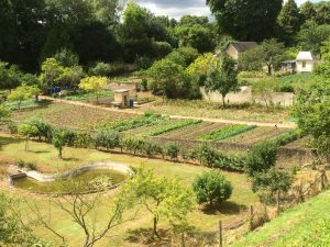 LE GRAND LUCÉ – LA PETITE VILLE RECONSTRUITE