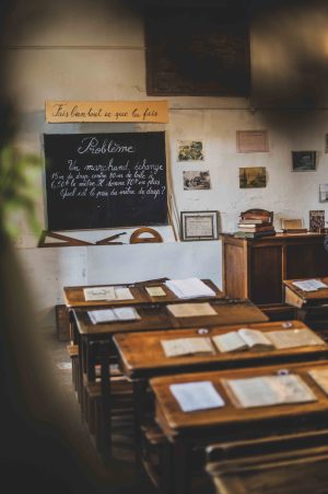 ECOLE – MUSEE DU  GREZ  (ÉCOLE D’AUTREFOIS)