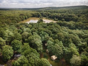 CAMPING HUTTOPIA LAC DE SILLE