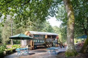 CAMPING HUTTOPIA LAC DE SILLE