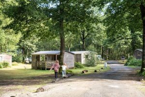 CAMPING HUTTOPIA LAC DE SILLE