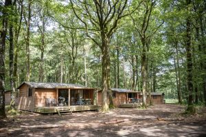 CAMPING HUTTOPIA LAC DE SILLE