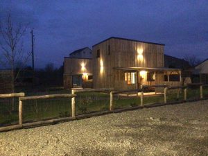 Village de chales des Belles Ouvrières – Chalet Cinéma