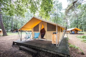 CAMPING HUTTOPIA LAC DE SILLE