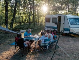 Emplacements pour camping-cars – Camping Huttopia Lac de Sillé