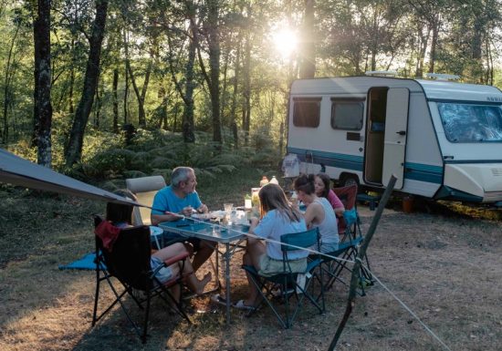 Emplacements pour camping-cars – Camping Huttopia Lac de Sillé
