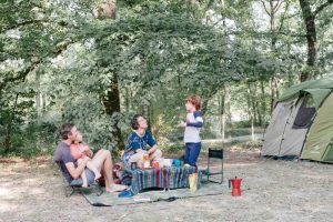 Emplacements pour camping-car – Camping Huttopia Lac de Sillé