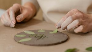 Atelier famille “Herbier en argile” avec le Musée de la faïence et de la céramique de Malicorne