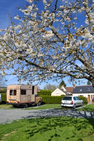 Aire de stationnement et de services camping-cars