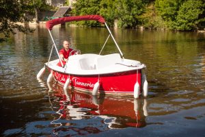 Electric boat rental