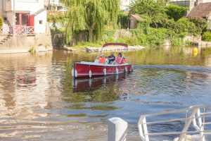 Electric boat rental