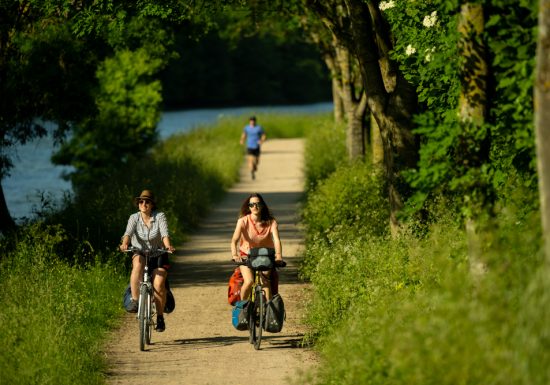 Voie verte en bord de rivière La Sarthe entre Le Mans et Arnage