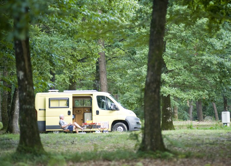 Emplacements pour camping-cars – Camping Huttopia Lac de Sillé
