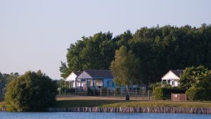 AU BORD DU LAC CHALET VILLAGE