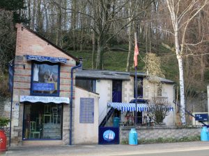Atelier de meubles peints