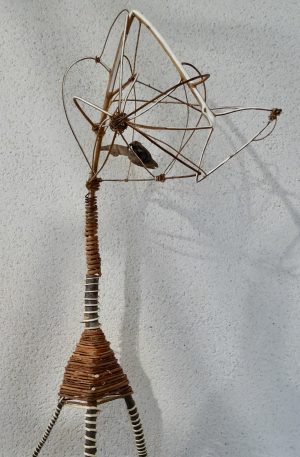 Exposition “Sculptures branchées, au bois des Trognes ” Dominique Mansion