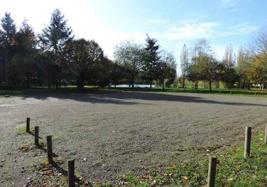 Aire de stationnement à Auvers-le-Hamon