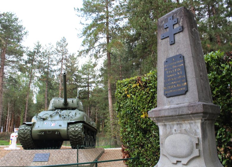 CHAR SHERMAN 2E DB DU GÉNÉRAL LECLERC ET MONUMENTS DE LA LIBÉRATION – MÉZIÈRES SUR PONTHOIN