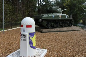CHAR SHERMAN 2E DB DU GÉNÉRAL LECLERC ET MONUMENTS DE LA LIBÉRATION – MÉZIÈRES SUR PONTHOIN