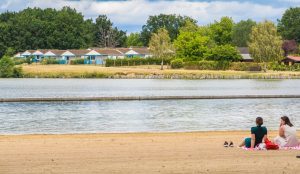 AU BORD DU LAC CHALET VILLAGE