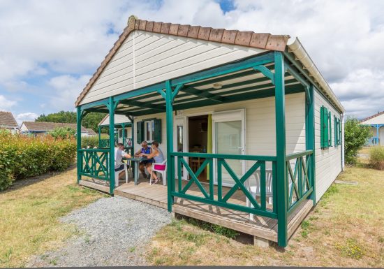 AU BORD DU LAC CHALET VILLAGE