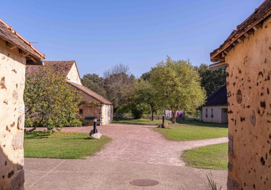 GITE LES CHARBONNIERES DU DOMAINE DES MESANGERES