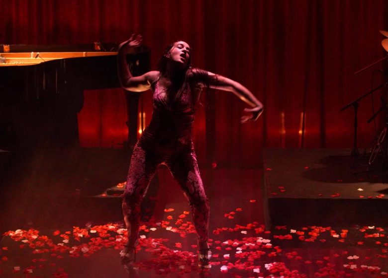 Niquer la fatalité, chemin(s) en forme de femme