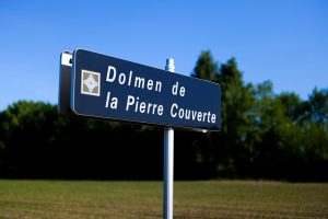 DE LA PIERRE COUVERTE DOLMEN