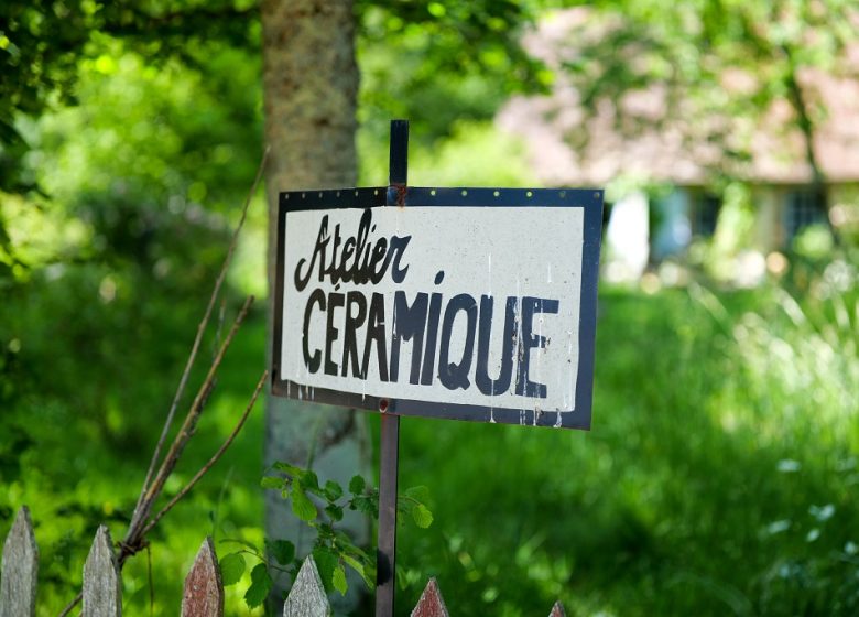 LUCIE BÉCUWE – POTTER AND PAINTER