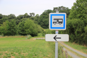 Aire de stationnement à Solesmes