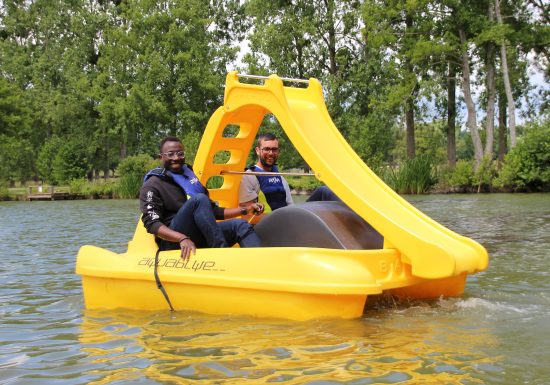 Location de pédalo 4 places avec toboggan à la demi-heure