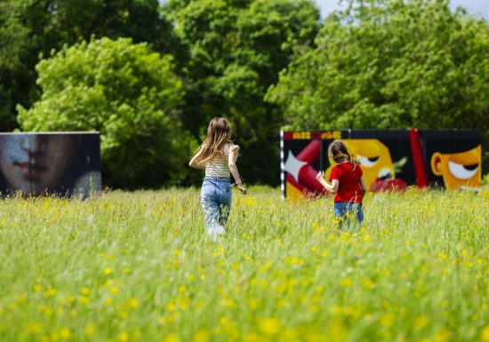 Voie verte en bord de rivière entre le port du Mans et le parc du Gué de Maulny