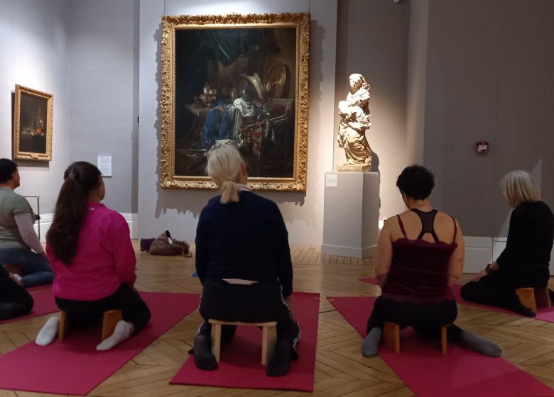 Séance de Yoga au musée de Tessé