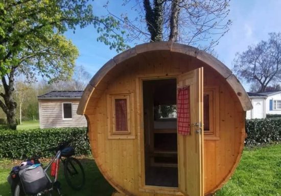 Tonneaux au camping du Lac des Varennes