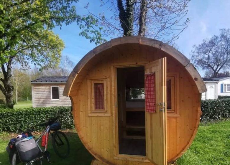 Tonneaux au camping du Lac des Varennes