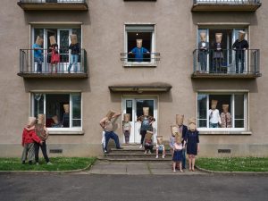 Ces gens qui vivent trop près de moi – Grand Maximum
