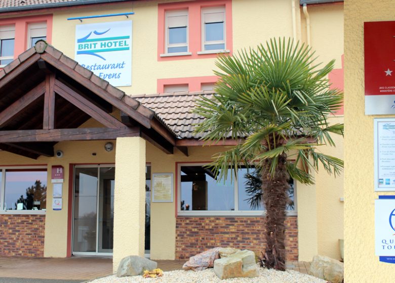 Brit Hotel Les Evens – hôtel restaurant Les Evens
