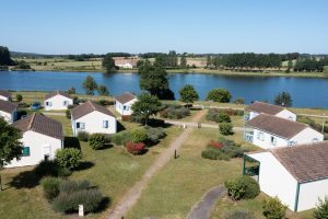 AU BORD DU LAC CHALET VILLAGE