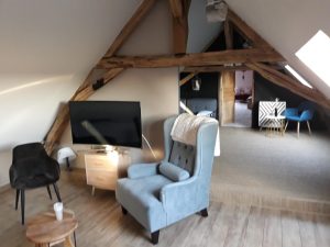 MEUBLE – LA MAILLARDIERE