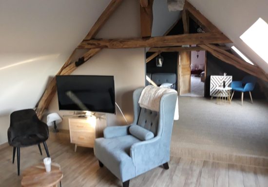 MEUBLE – LA MAILLARDIERE