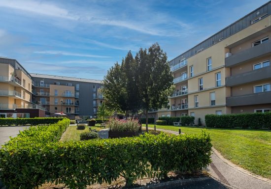 MEUBLÉS DANS RESIDENCE SENIORS AVEC SERVICES – DOMITYS LE VALLON DES BOIS