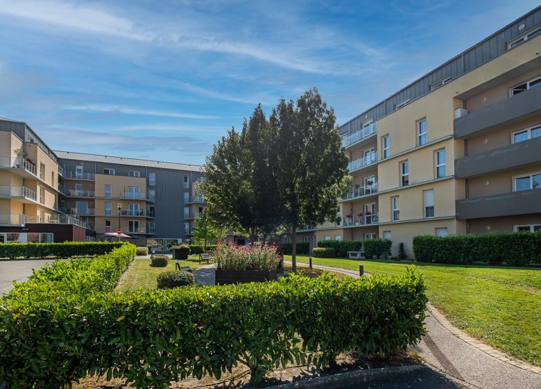 MEUBLÉS DANS RESIDENCE SENIORS AVEC SERVICES – DOMITYS LE VALLON DES BOIS