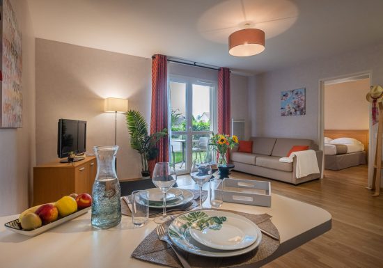 MEUBLÉS DANS RESIDENCE SENIORS AVEC SERVICES – DOMITYS LE VALLON DES BOIS
