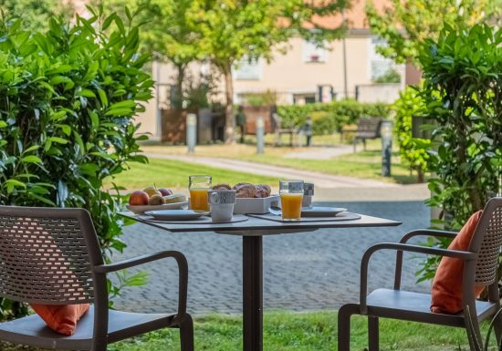 MEUBLÉS DANS RESIDENCE SENIORS AVEC SERVICES – DOMITYS LE VALLON DES BOIS