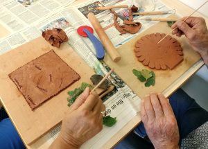 Atelier “herbier en argile”