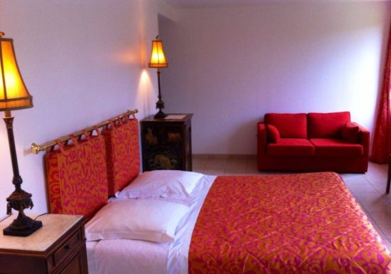 HÔTEL – LA TOUR DES PLANTES