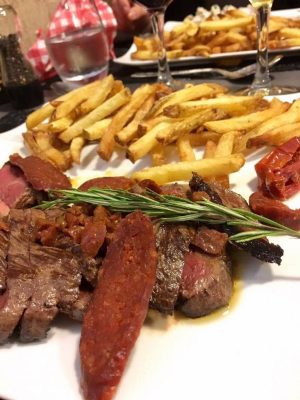 Le Boeuf Tient le Pavé