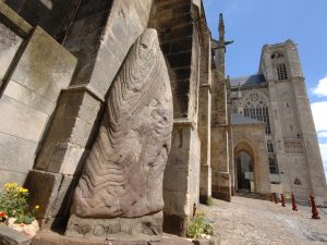 Le Menhir de la Cathédrale du Mans